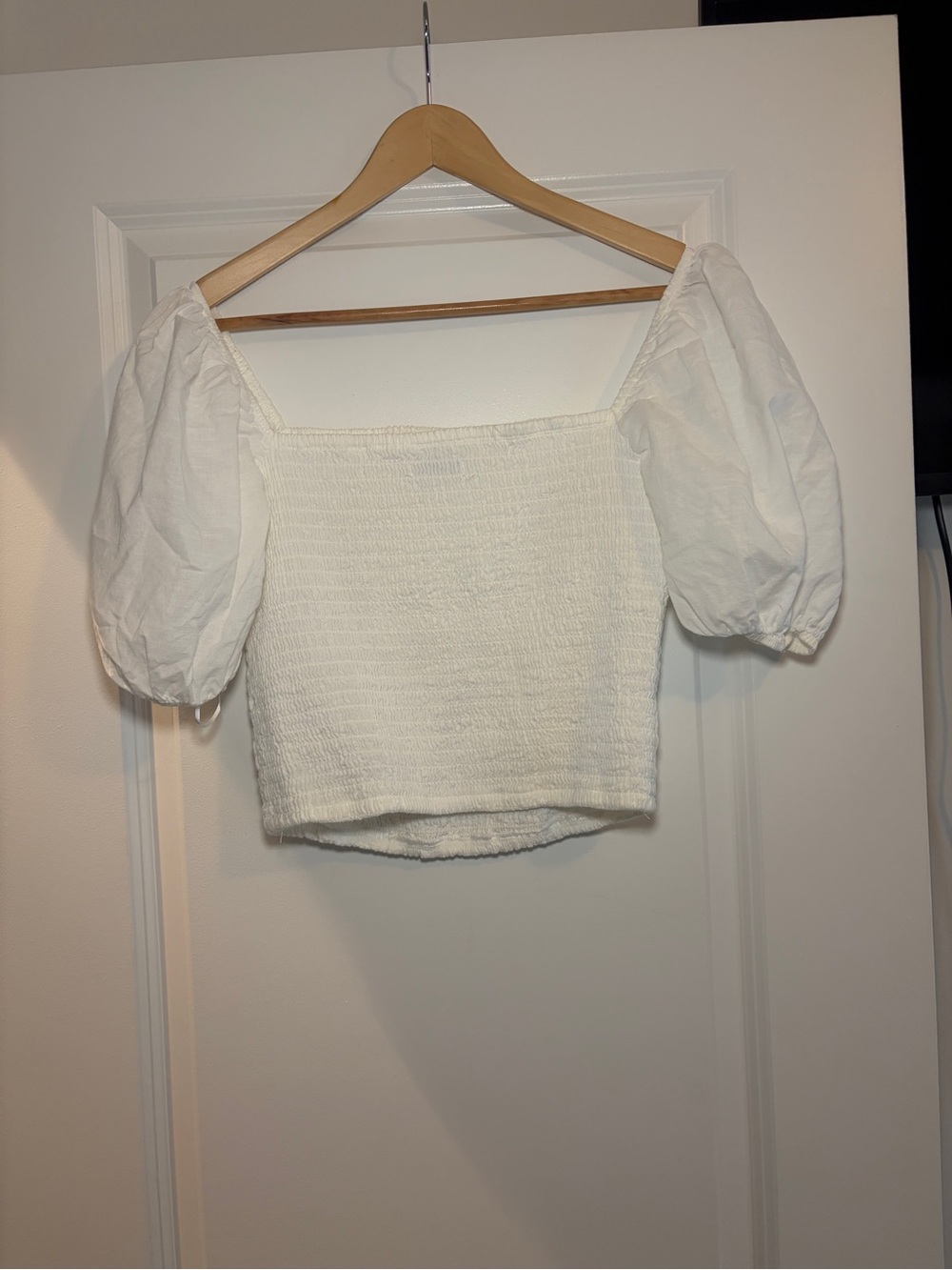 Abercrombie & Fitch | White Fully Smocked Square-Neck Puff Sleeve Summer Top - Picture 3 of 6